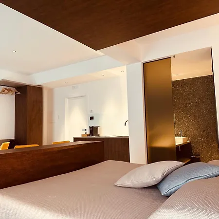 ゲストハウス Elegance チェファル