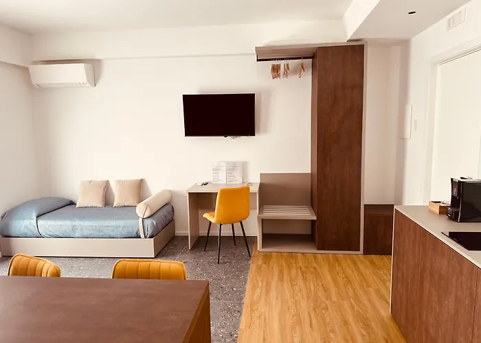 Elegance 4* צ'פאלו