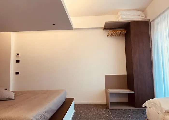 Elegance 4* צ'פאלו